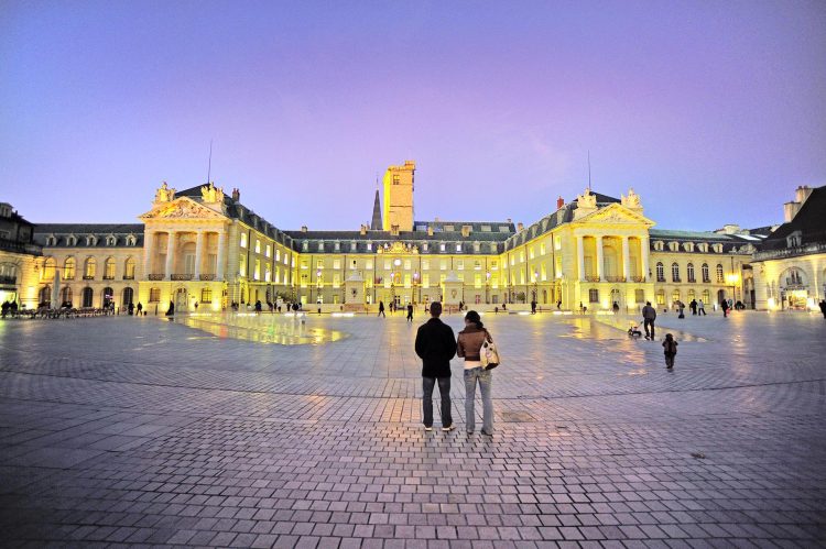 Cung điện Place de la Liberation